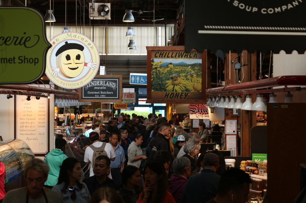 Dichtes Gedr&auml;nge im Public Food Market